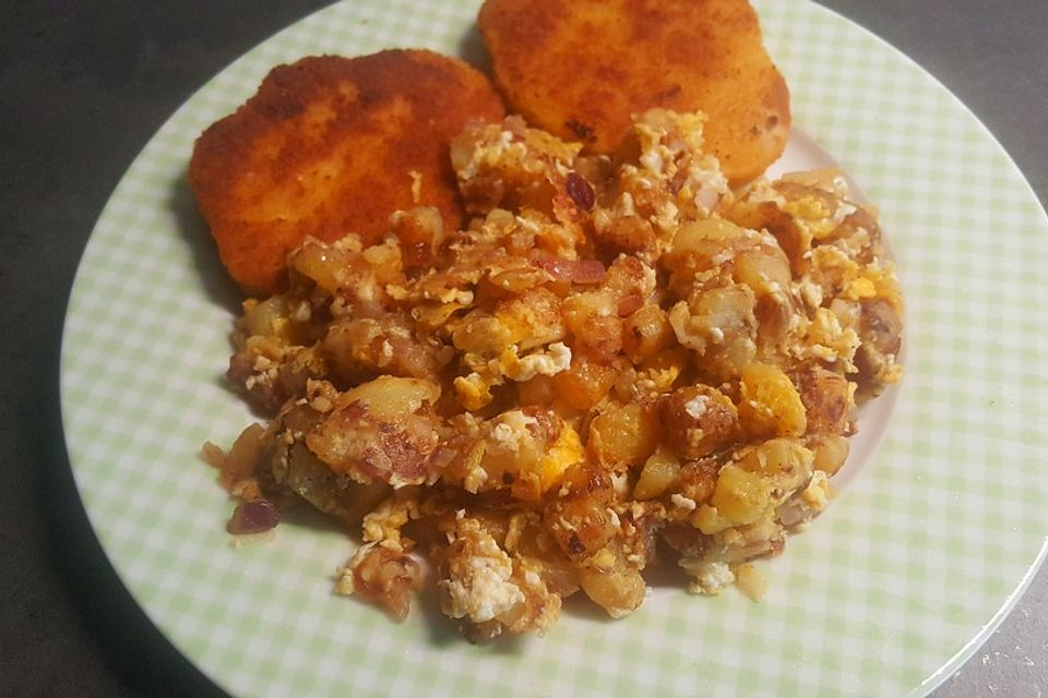 Bratkartoffeln mit Ei und Käse