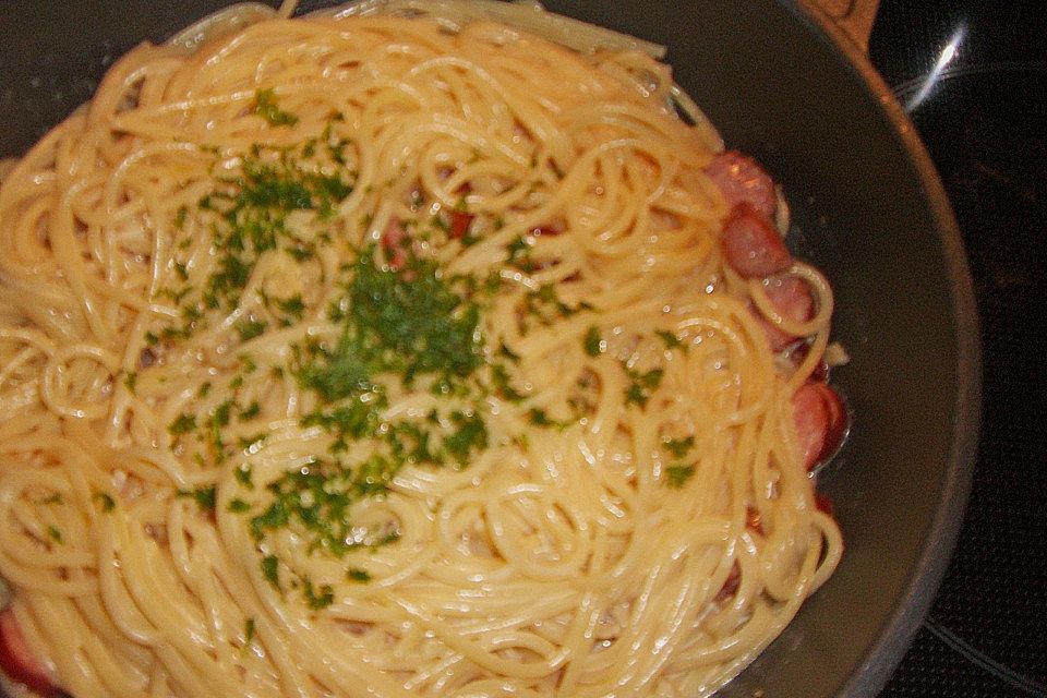 Spaghetti alla carbonara mit Mettwurst