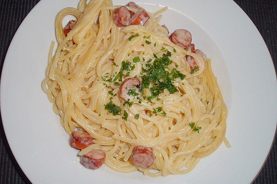 Spaghetti alla carbonara mit Mettwurst