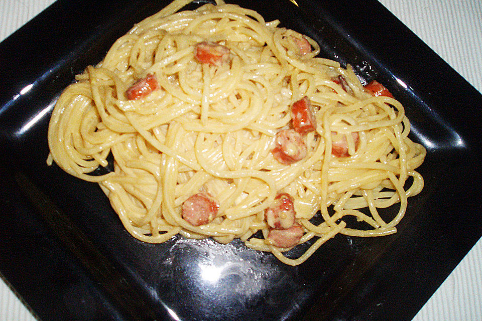 Spaghetti alla carbonara mit Mettwurst