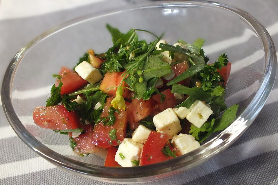 Leichter Rucola - Tomaten - Feta Salat mit Balsamico Dressing