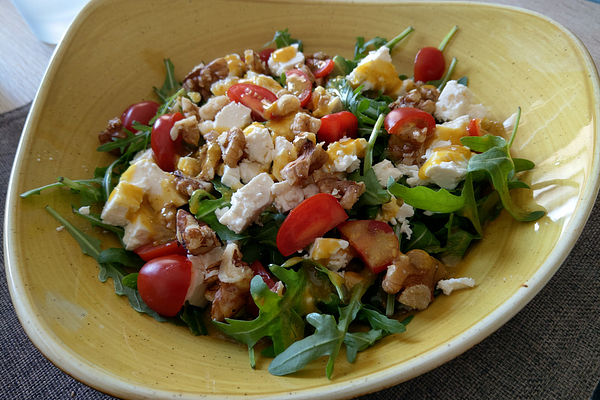 Leichter Rucola - Tomaten - Feta Salat mit Balsamico Dressing - Kochen ...