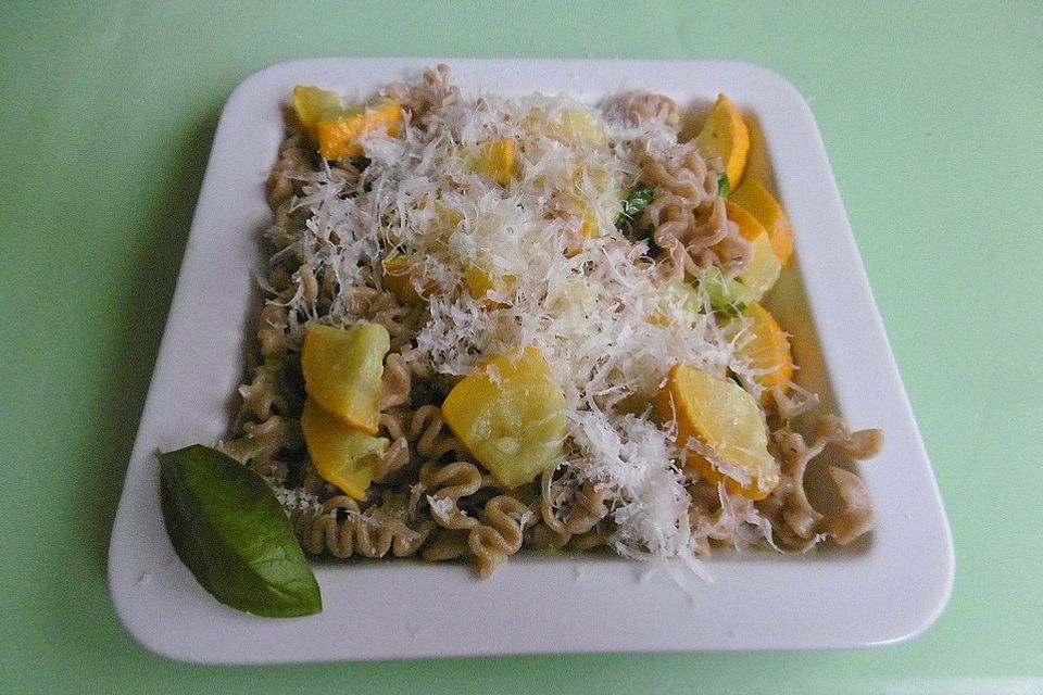 Gelbe Zucchinipasta