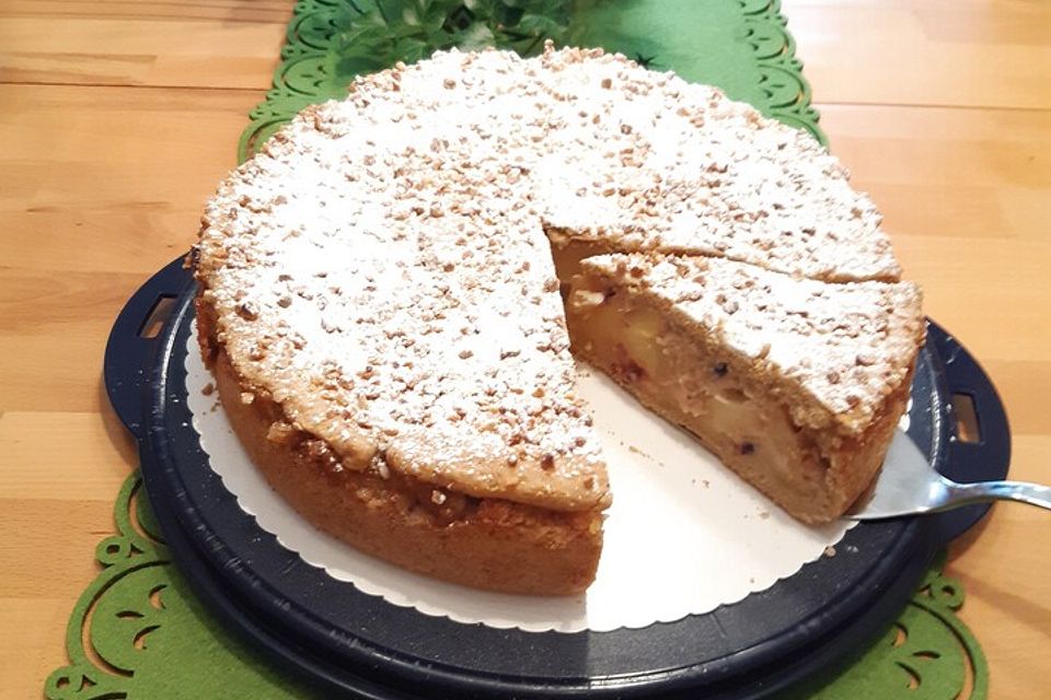 Gedeckter Bratapfelkuchen