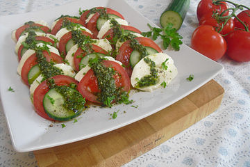 Tomaten Mozarella Gurken Salat Von Roughgirl66 Chefkoch 