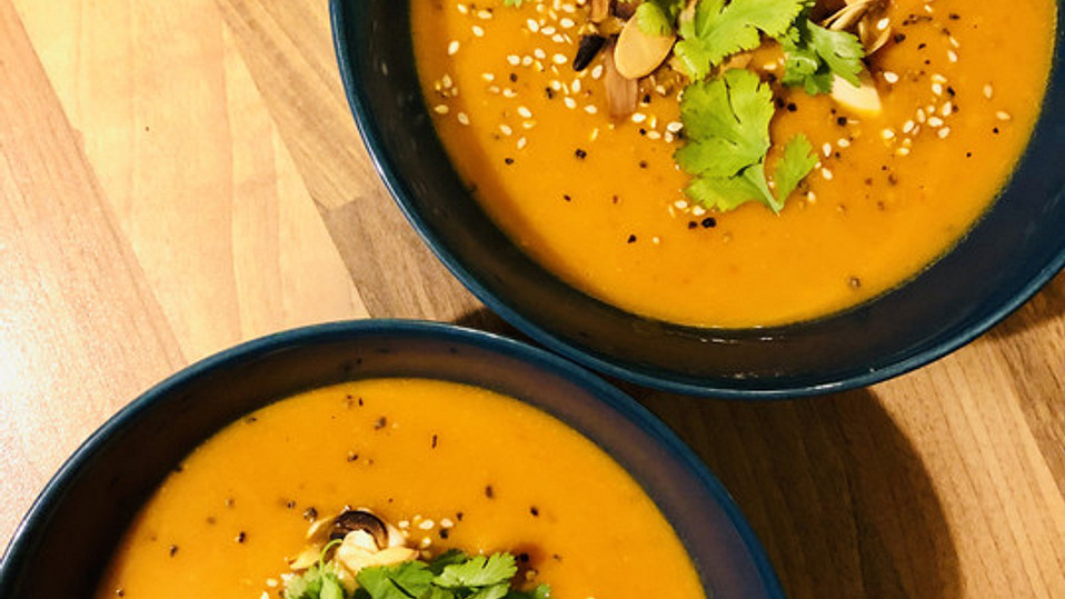 Asiatische Paprikasuppe mit Kokosmilch - scharf von AundO