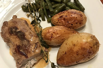 Schweinefilet Mit Thymian An Kartoffelspalten Und Grunen Bohnen Von Mastadook Chefkoch