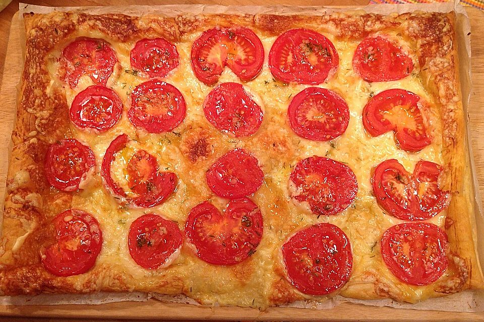 Blätterteig - Pizza mit Tomaten