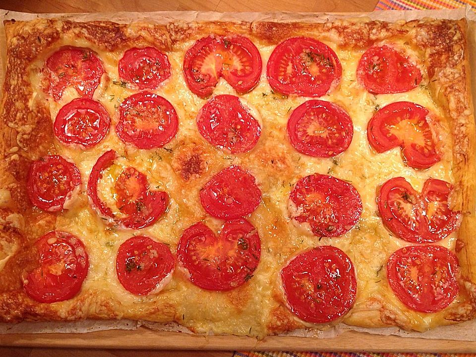 Blatterteig Pizza Mit Tomaten Von Kleinformicula Chefkoch