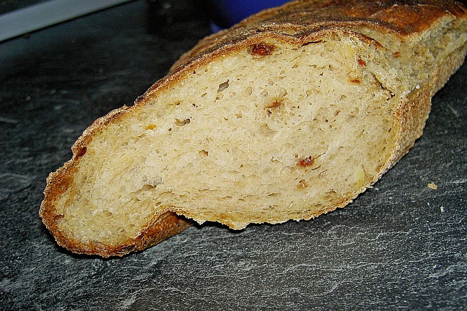 Kartoffelbaguette mit getrockneten Tomaten