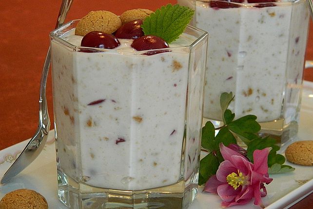 Quark - Joghurt Creme mit Amarettini und Sauerkirschen von Bernd| Chefkoch