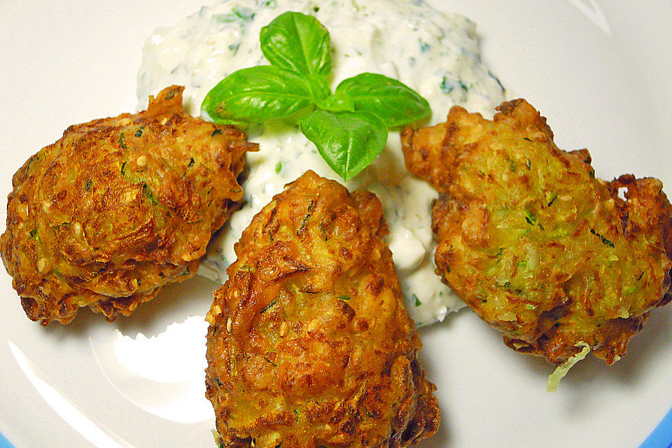 Frittierte Zucchini - Nockerl mit Dip