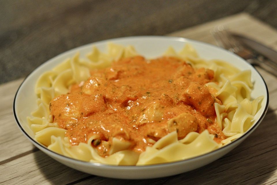 Illes pochierte Hähnchenbrust für Pasta mit Tomatensoße