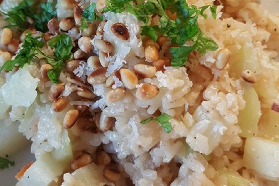 Kohlrabi-Risotto mit Pinienkernen