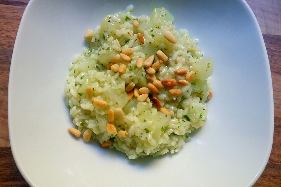 Kohlrabi-Risotto mit Pinienkernen