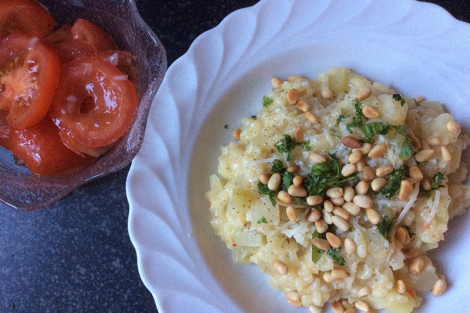 Kohlrabi-Risotto mit Pinienkernen