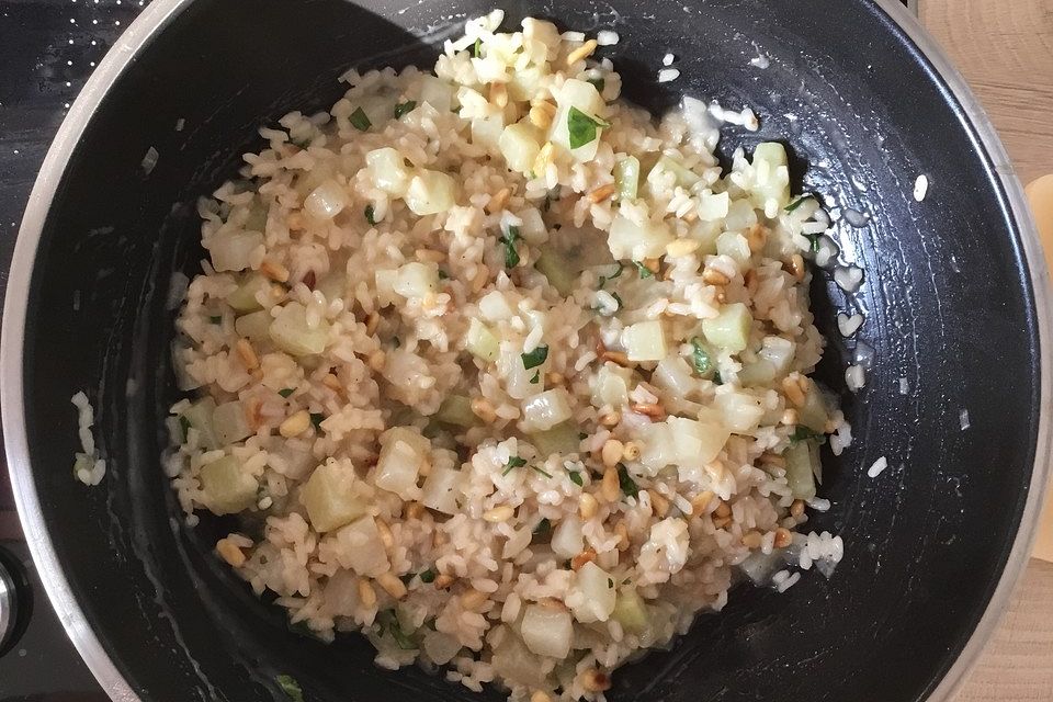 Kohlrabi-Risotto mit Pinienkernen