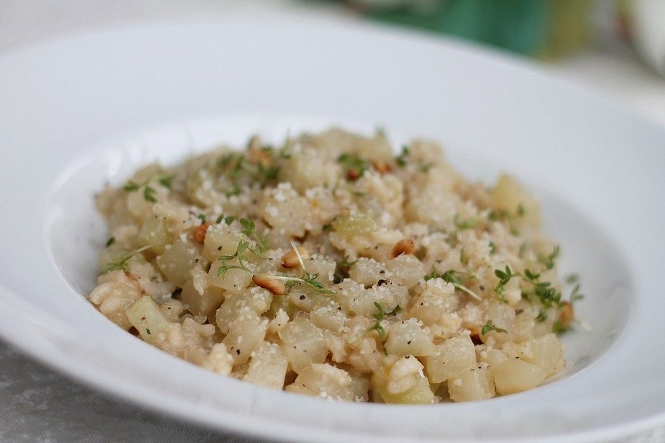 Kohlrabi-Risotto mit Pinienkernen