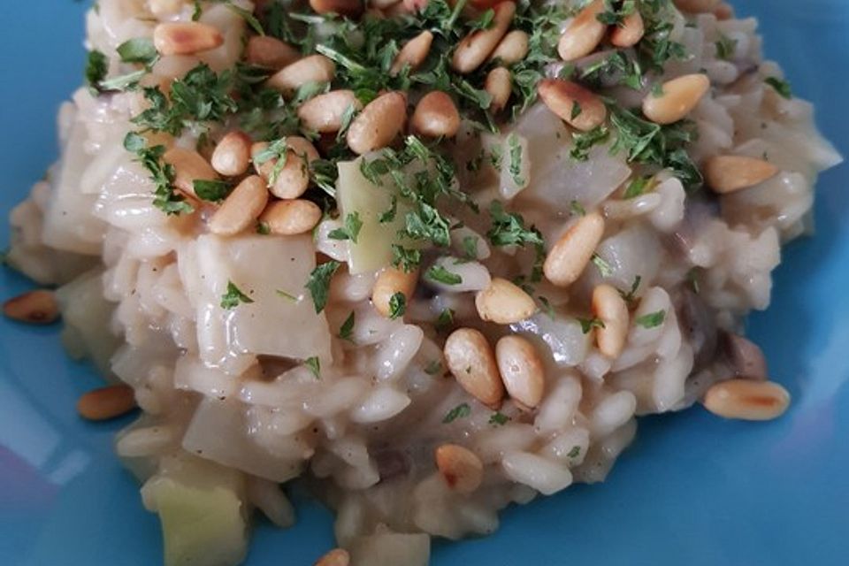 Kohlrabi-Risotto mit Pinienkernen