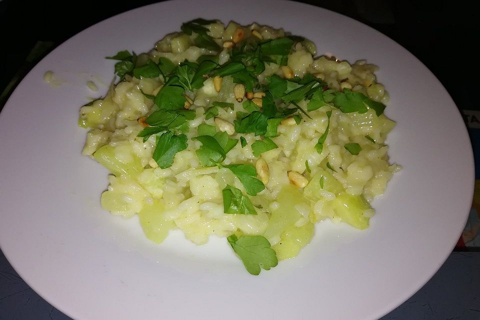 Kohlrabi-Risotto mit Pinienkernen