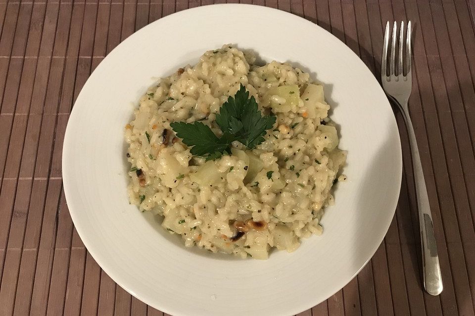 Kohlrabi-Risotto mit Pinienkernen