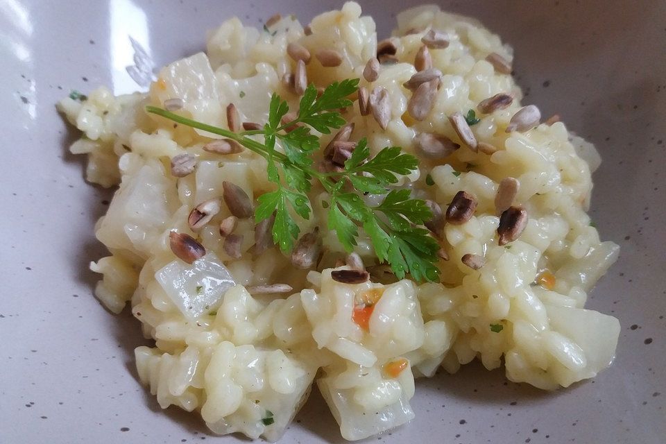 Kohlrabi-Risotto mit Pinienkernen