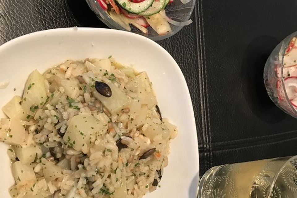 Kohlrabi-Risotto mit Pinienkernen