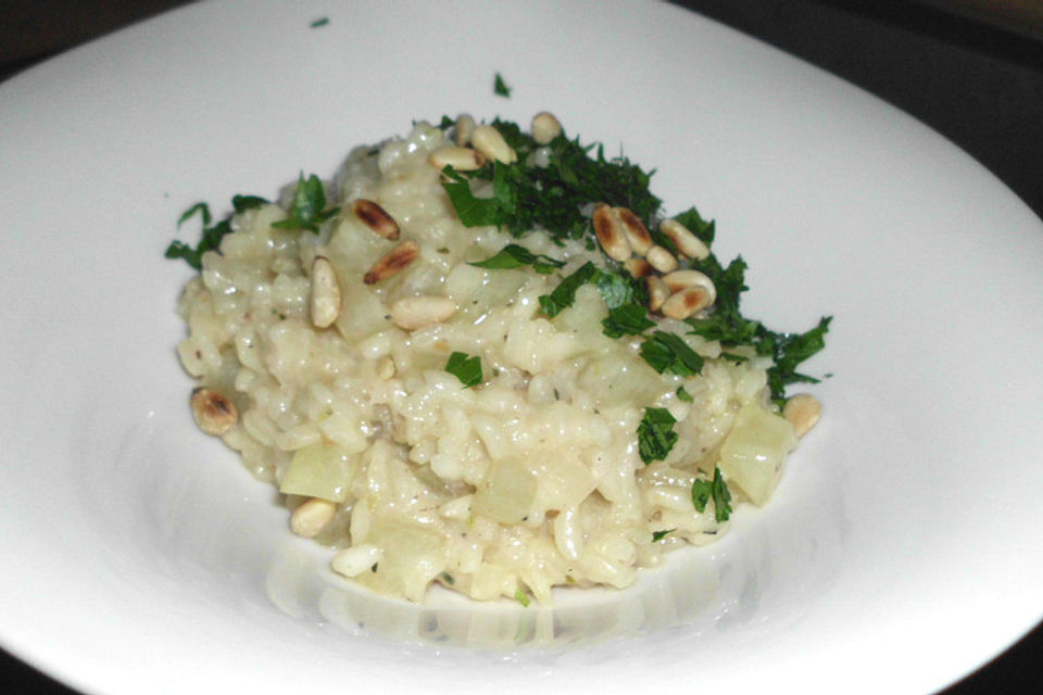 Kohlrabi-Risotto mit Pinienkernen