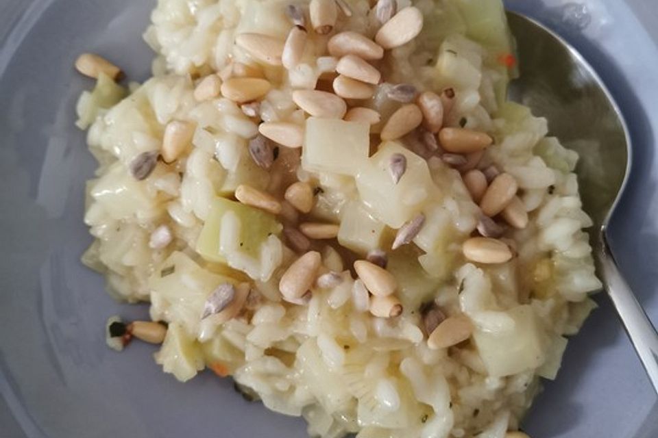 Kohlrabi-Risotto mit Pinienkernen