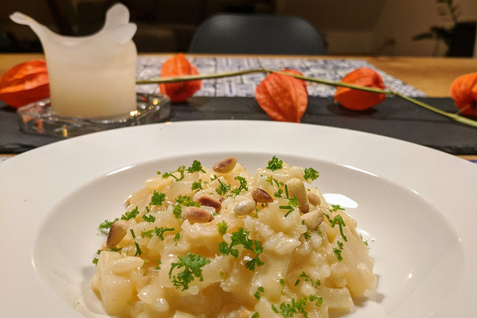 Kohlrabi-Risotto mit Pinienkernen