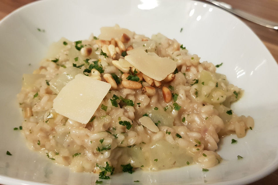 Kohlrabi-Risotto mit Pinienkernen