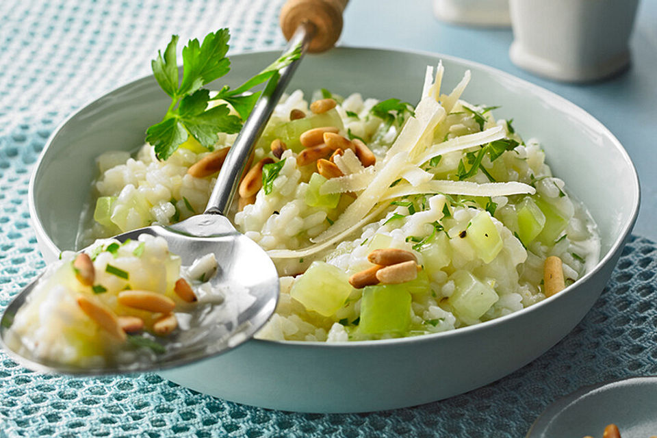 Kohlrabi-Risotto mit Pinienkernen