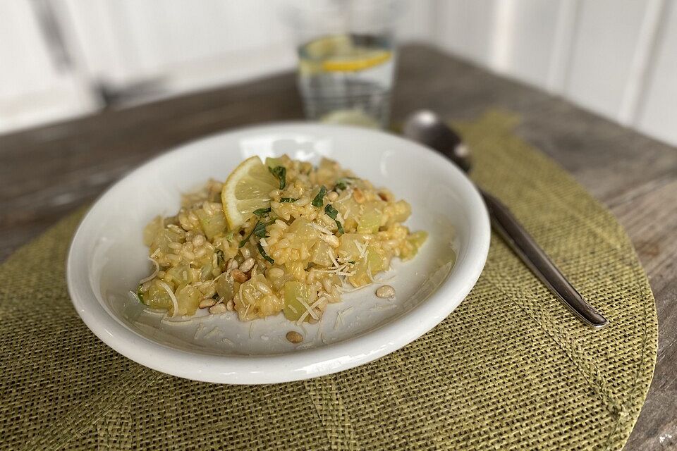 Kohlrabi-Risotto mit Pinienkernen