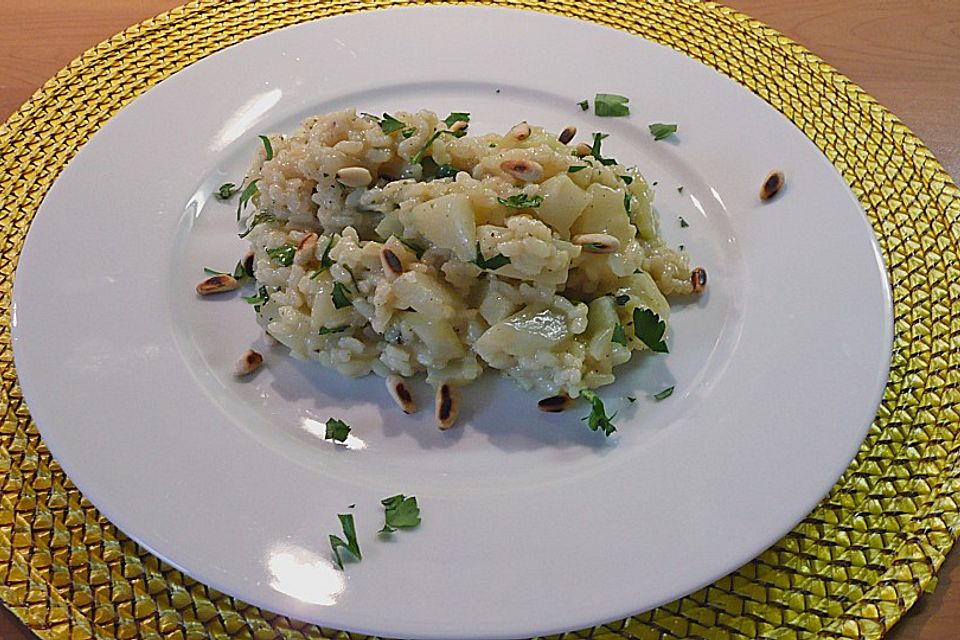 Kohlrabi-Risotto mit Pinienkernen