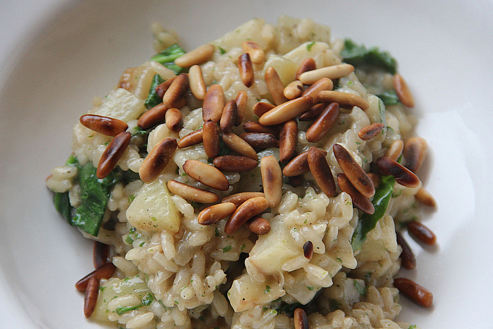 Kohlrabi-Risotto mit Pinienkernen