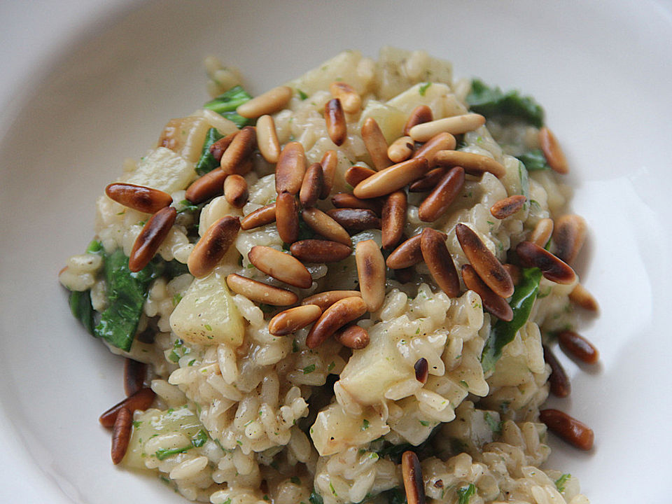 Kohlrabi-Risotto mit Pinienkernen