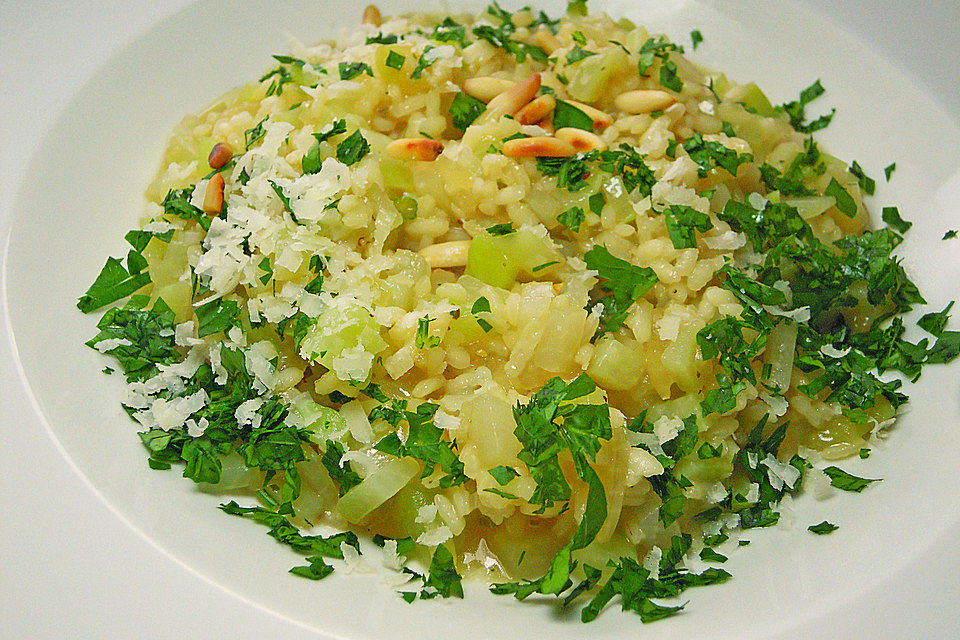 Kohlrabi-Risotto mit Pinienkernen