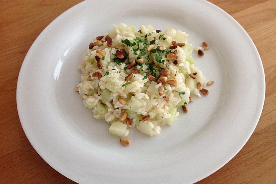 Kohlrabi-Risotto mit Pinienkernen