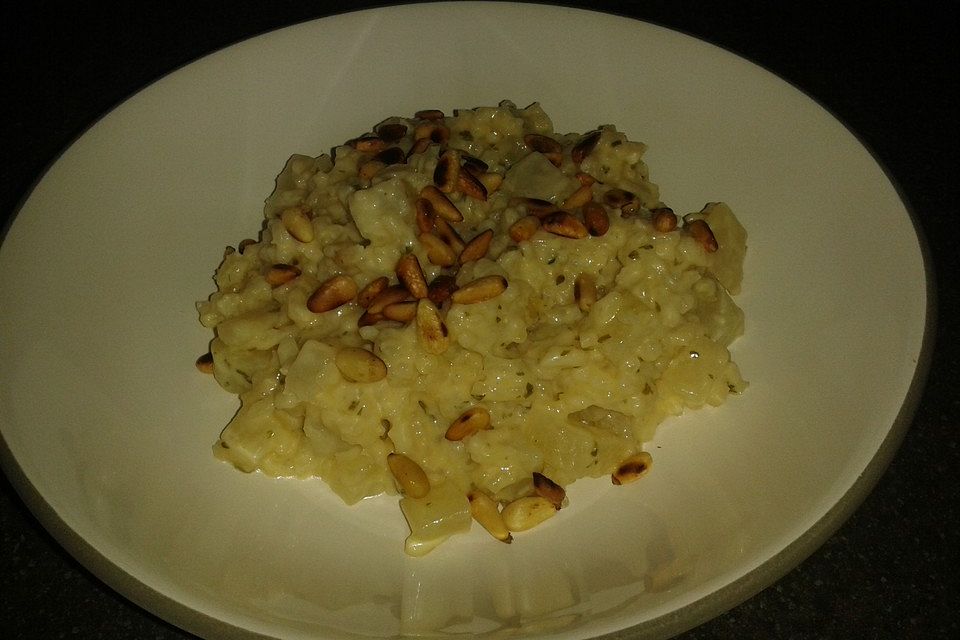 Kohlrabi-Risotto mit Pinienkernen