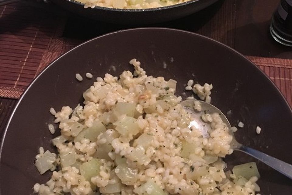 Kohlrabi-Risotto mit Pinienkernen