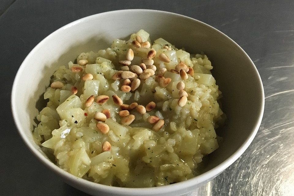 Kohlrabi-Risotto mit Pinienkernen