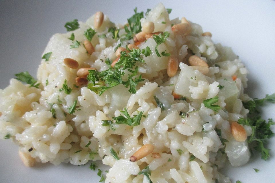 Kohlrabi-Risotto mit Pinienkernen