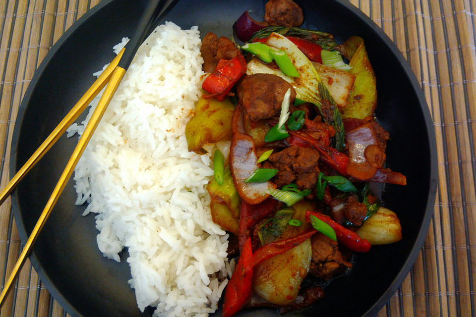 Leber mit Pak Choi, Zitronengras und Kardamomreis