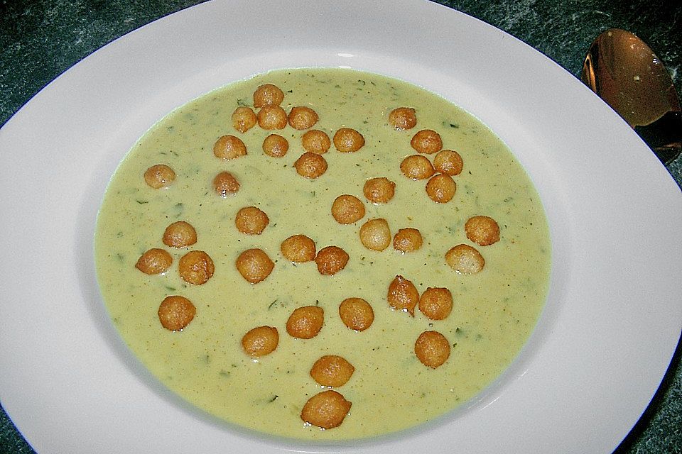 Curry - Rahmsuppe mit Mandelblättchen