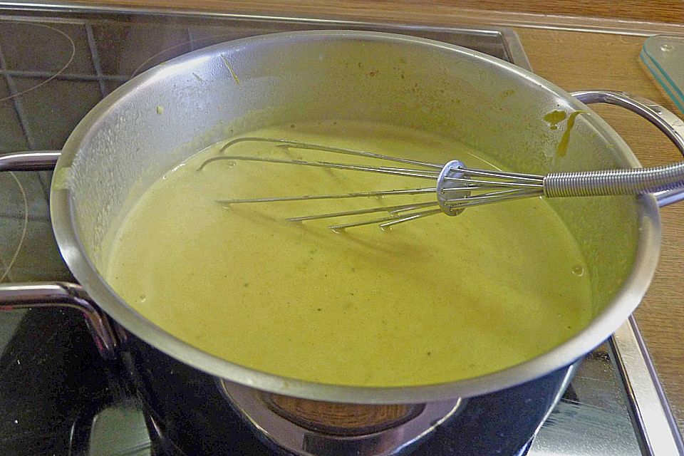 Curry - Rahmsuppe mit Mandelblättchen