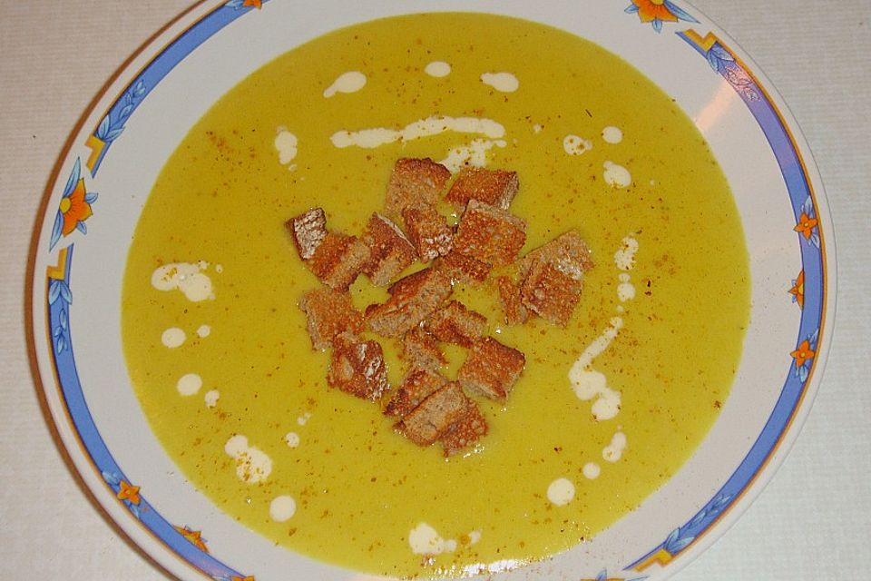 Curry - Rahmsuppe mit Mandelblättchen