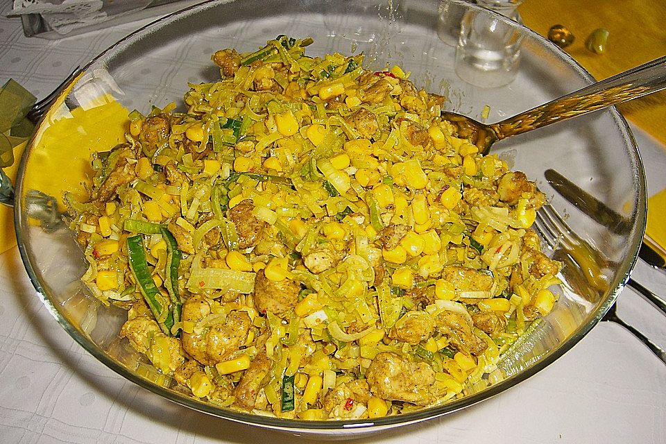 Putensalat mit Currysauce