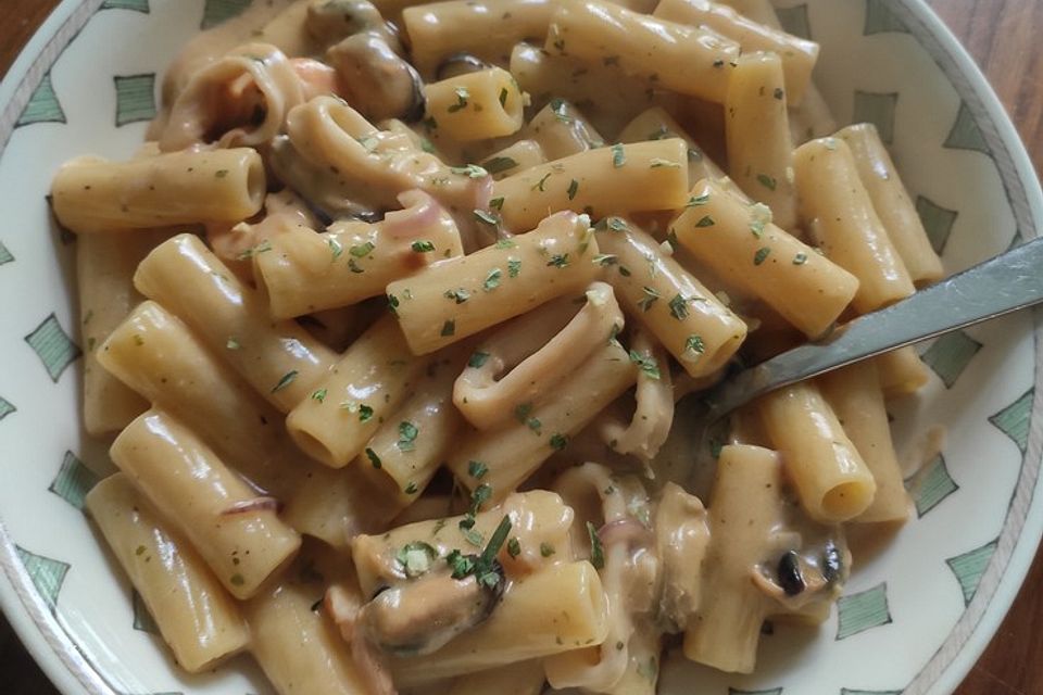 Meeresfrüchte in Sahnesauce mit Spaghetti