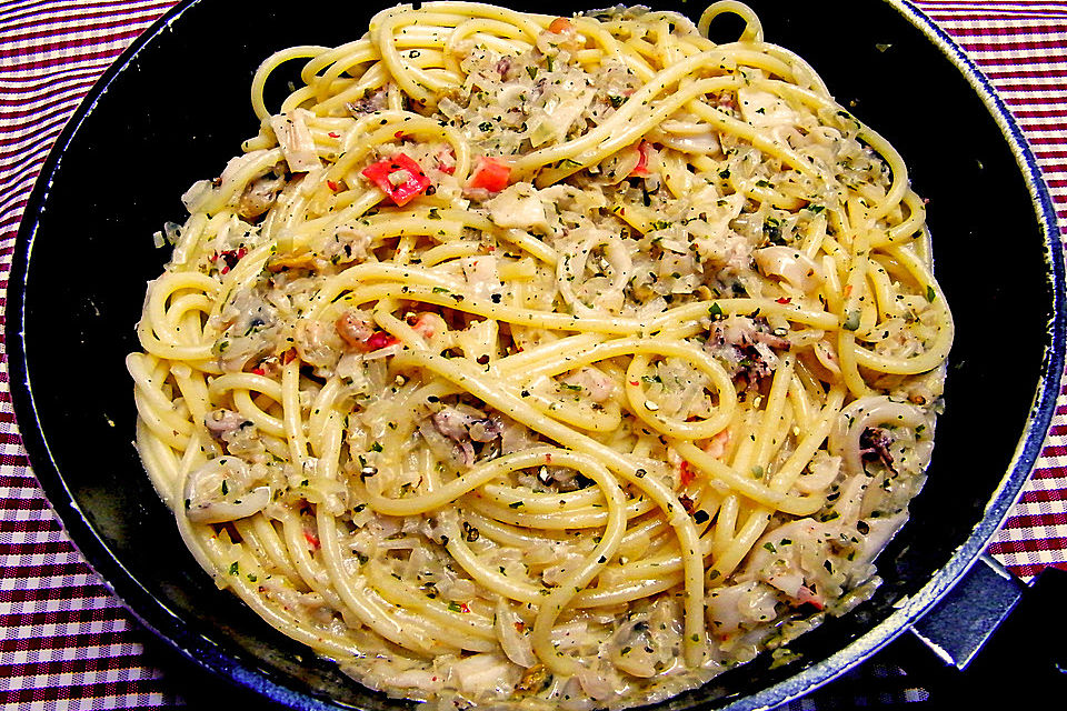 Meeresfrüchte in Sahnesauce mit Spaghetti