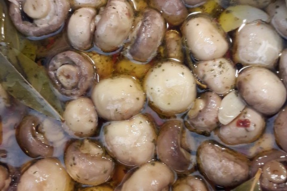 Eingelegte Champignons mit Balsamico